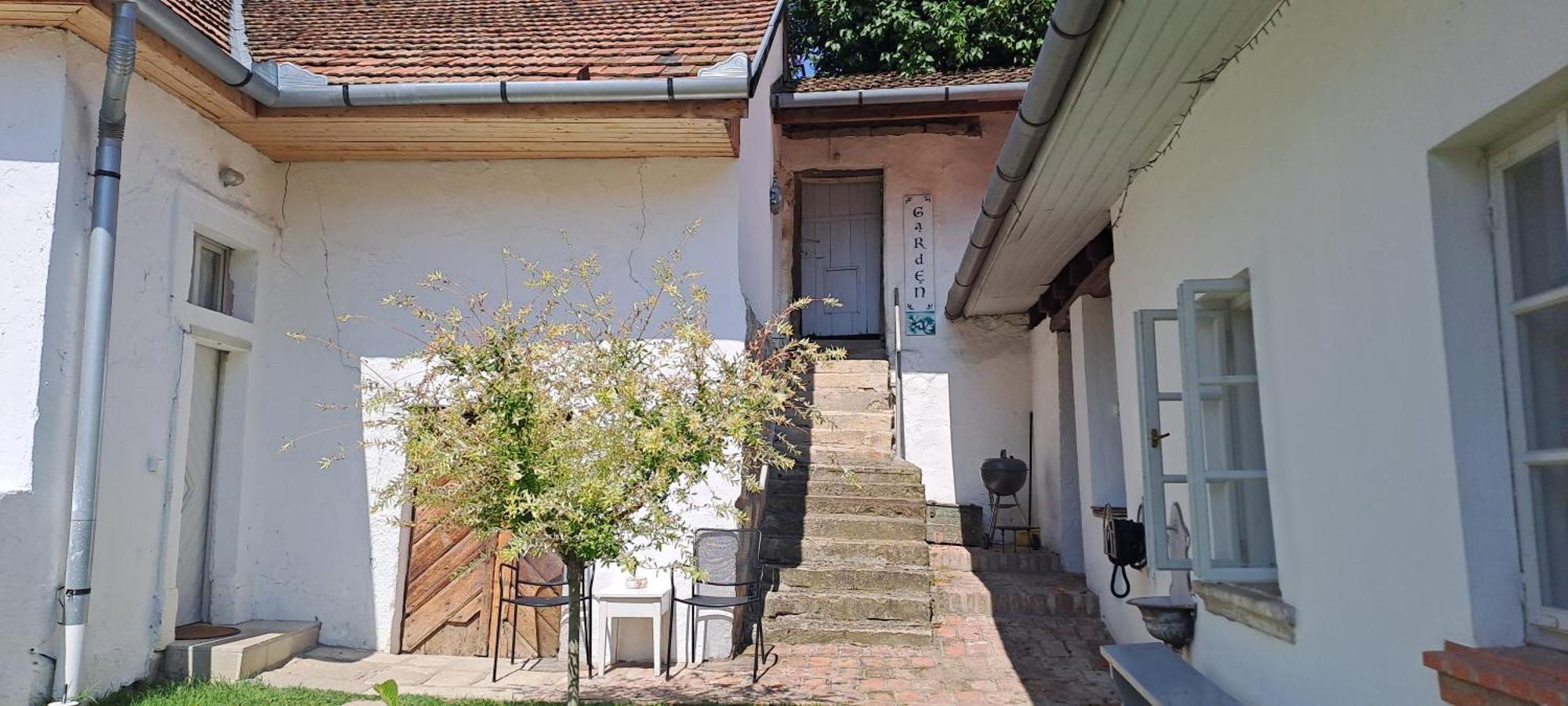 Plitzner Belvarosi Apartmanhaz Егер Екстериор снимка
