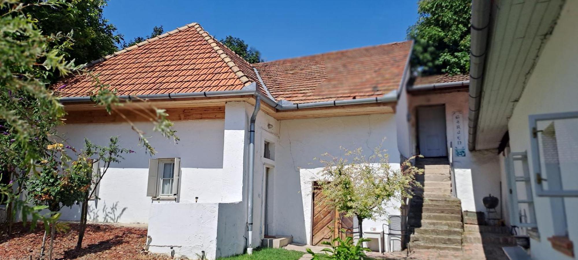 Plitzner Belvarosi Apartmanhaz Егер Екстериор снимка