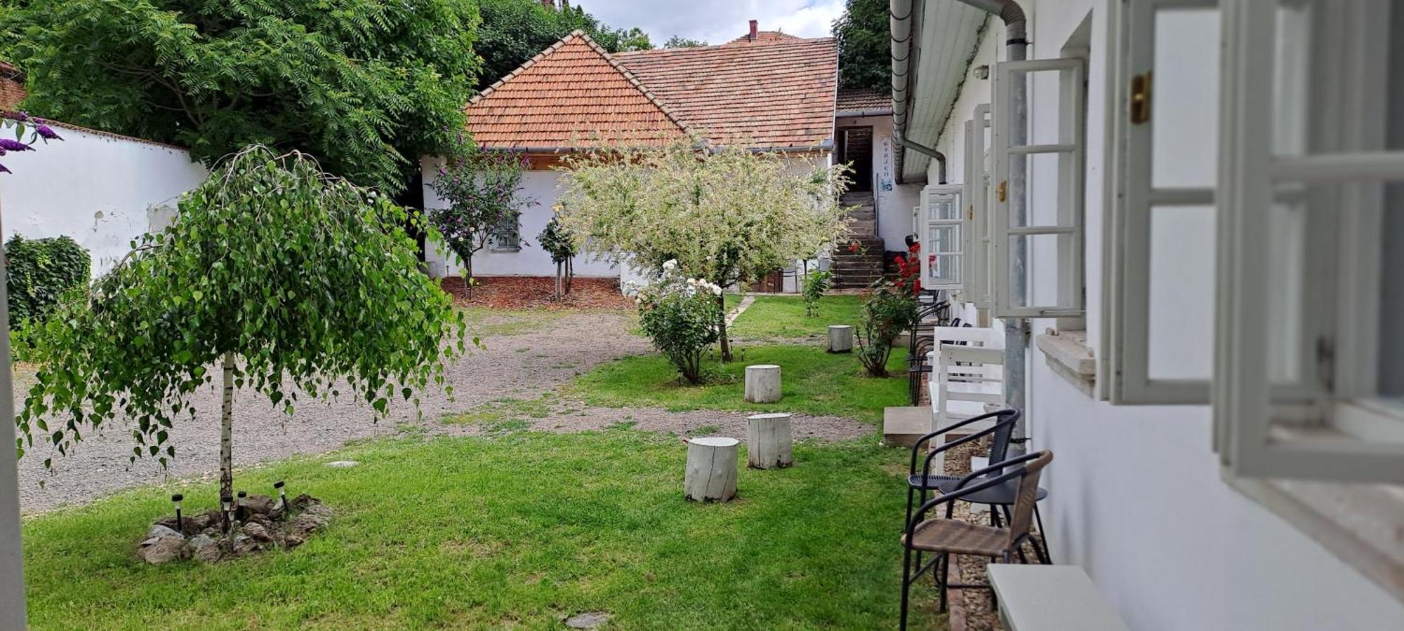 Plitzner Belvarosi Apartmanhaz Егер Екстериор снимка