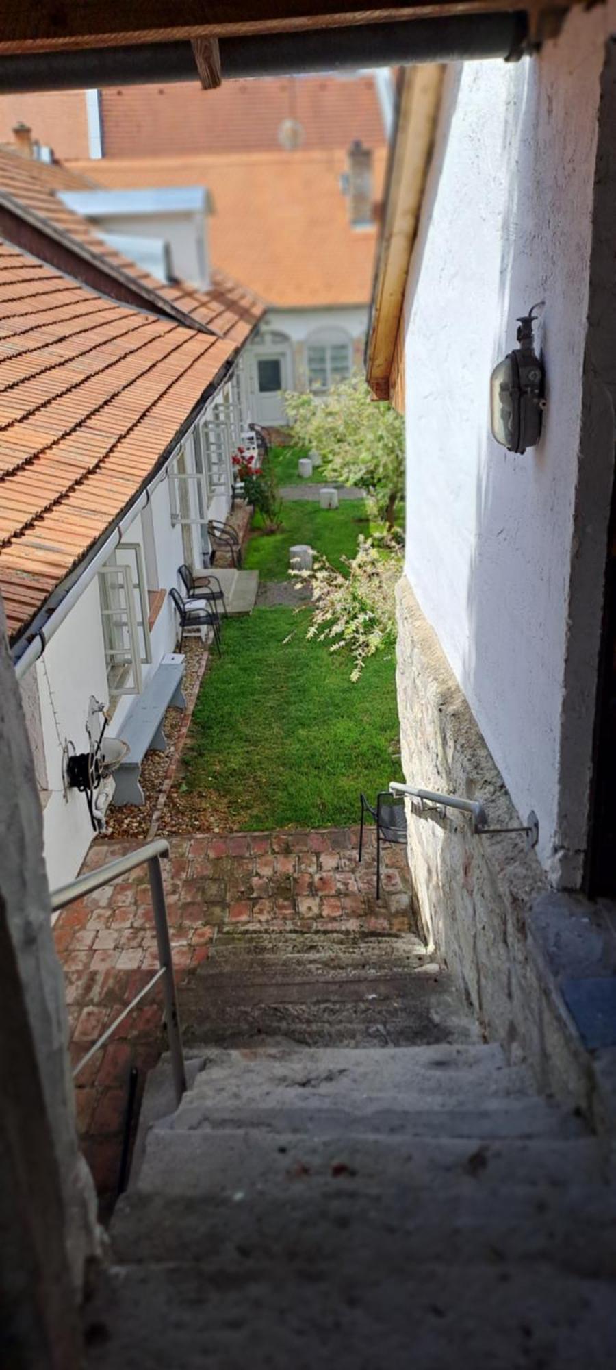 Plitzner Belvarosi Apartmanhaz Егер Екстериор снимка
