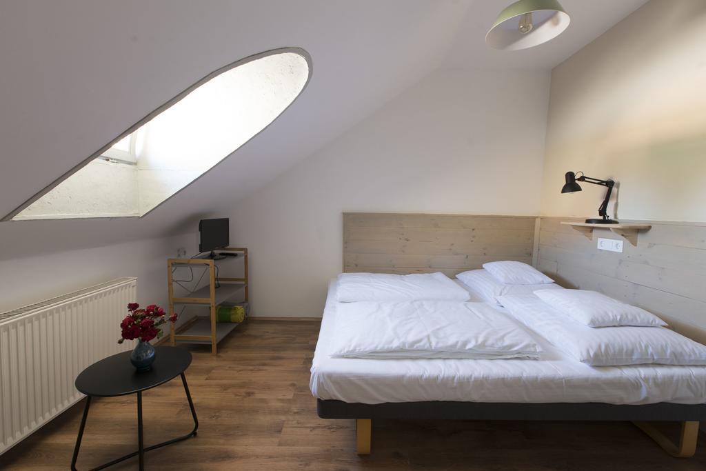 Plitzner Belvarosi Apartmanhaz Егер Екстериор снимка
