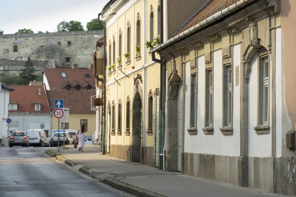 Plitzner Belvarosi Apartmanhaz Егер Екстериор снимка