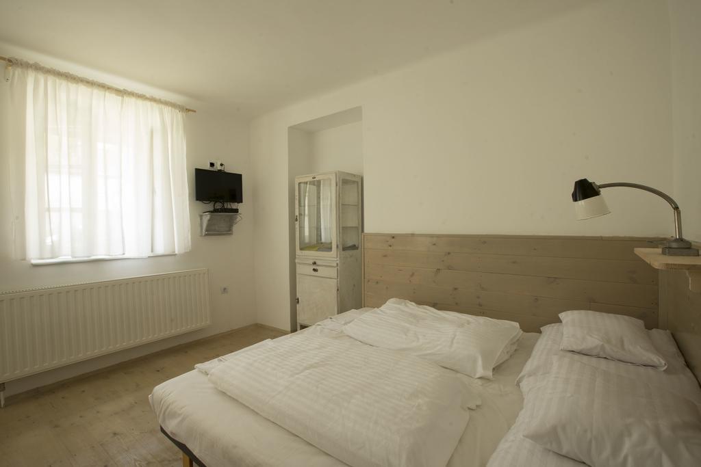 Plitzner Belvarosi Apartmanhaz Егер Екстериор снимка